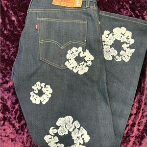 Levi's Women's Dark Blue Jeans with White Floral Prints